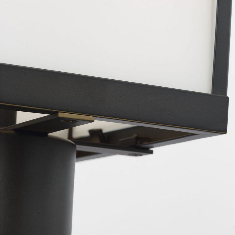 One Light Post Lantern<br /><span style="color:#4AB0CE;">Entrega: 4-10 dias en USA</span><br /><span style="color:#4AB0CE;font-size:60%;">PREGUNTE POR ENTREGA EN PANAMA</span><br />Collection: Howell<br />Finish: Antique Bronze