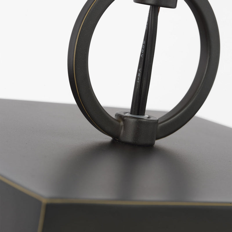 One Light Pendant<br /><span style="color:#4AB0CE;">Entrega: 4-10 dias en USA</span><br /><span style="color:#4AB0CE;font-size:60%;">PREGUNTE POR ENTREGA EN PANAMA</span><br />Collection: Howell<br />Finish: Antique Bronze