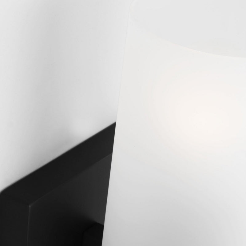 One Light Vanity<br /><span style="color:#4AB0CE;">Entrega: 4-10 dias en USA</span><br /><span style="color:#4AB0CE;font-size:60%;">PREGUNTE POR ENTREGA EN PANAMA</span><br />Collection: Rhode<br />Finish: Midnight Black