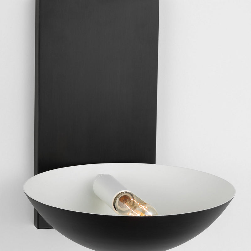 One Light Wall Sconce<br /><span style="color:#4AB0CE;">Entrega: 4-10 dias en USA</span><br /><span style="color:#4AB0CE;font-size:60%;">PREGUNTE POR ENTREGA EN PANAMA</span><br />Collection: Nevel<br />Finish: Aged Iron