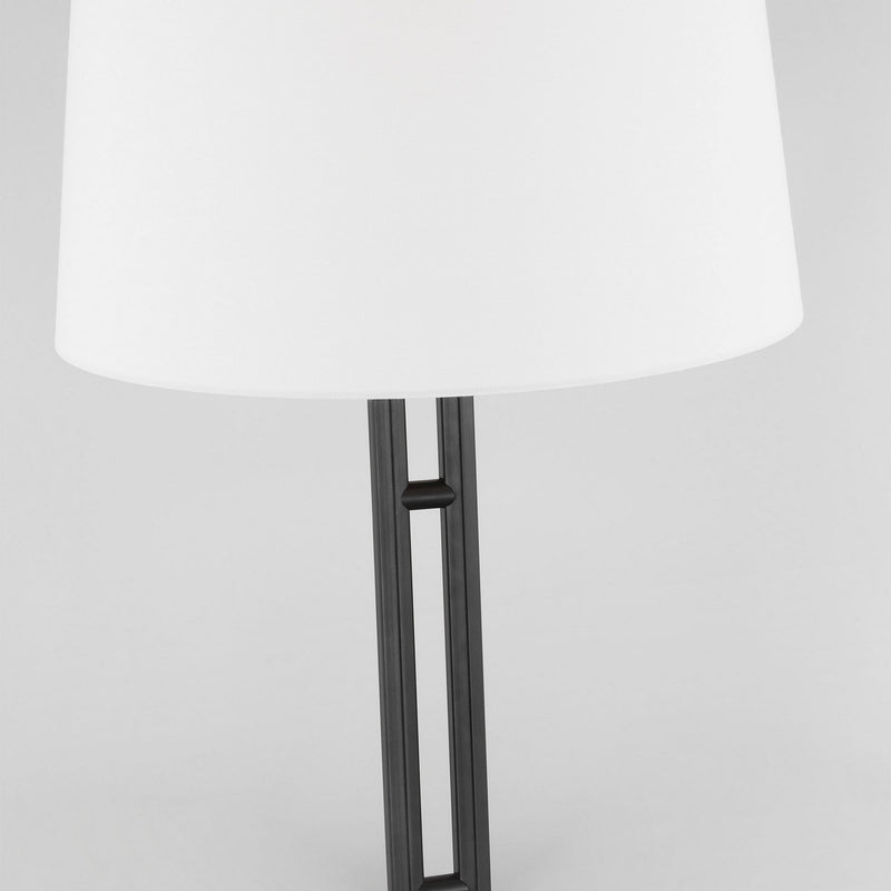 One Light Table Lamp<br /><span style="color:#4AB0CE;">Entrega: 4-10 dias en USA</span><br /><span style="color:#4AB0CE;font-size:60%;">PREGUNTE POR ENTREGA EN PANAMA</span><br />Collection: Haddon<br />Finish: Aged Iron