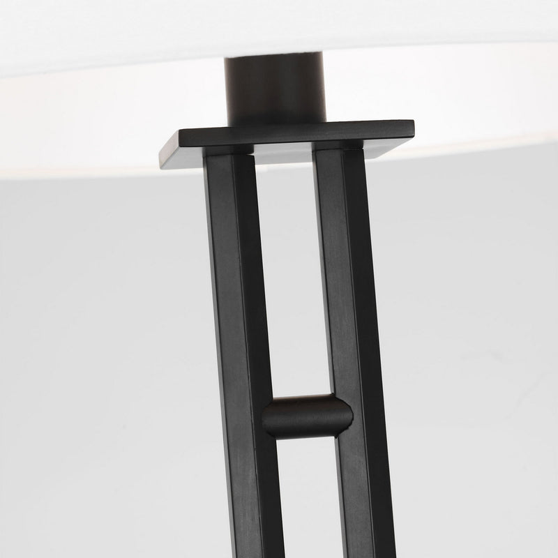 One Light Floor Lamp<br /><span style="color:#4AB0CE;">Entrega: 4-10 dias en USA</span><br /><span style="color:#4AB0CE;font-size:60%;">PREGUNTE POR ENTREGA EN PANAMA</span><br />Collection: Haddon<br />Finish: Aged Iron
