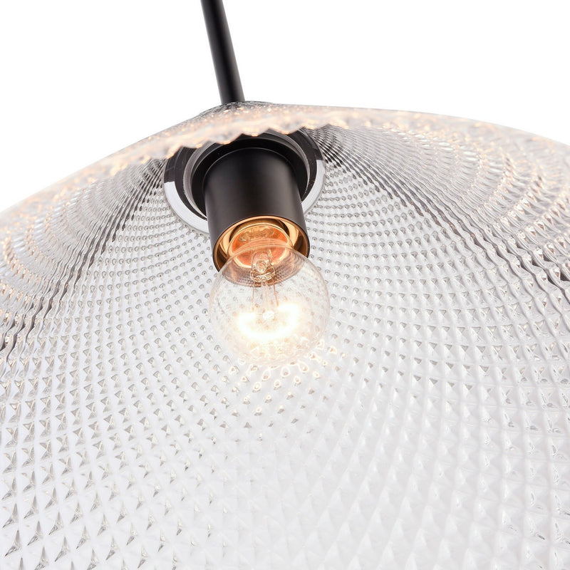 One Light Pendant<br /><span style="color:#4AB0CE;">Entrega: 4-10 dias en USA</span><br /><span style="color:#4AB0CE;font-size:60%;">PREGUNTE POR ENTREGA EN PANAMA</span><br />Collection: Baltic<br />Finish: Black and Brushed Brass
