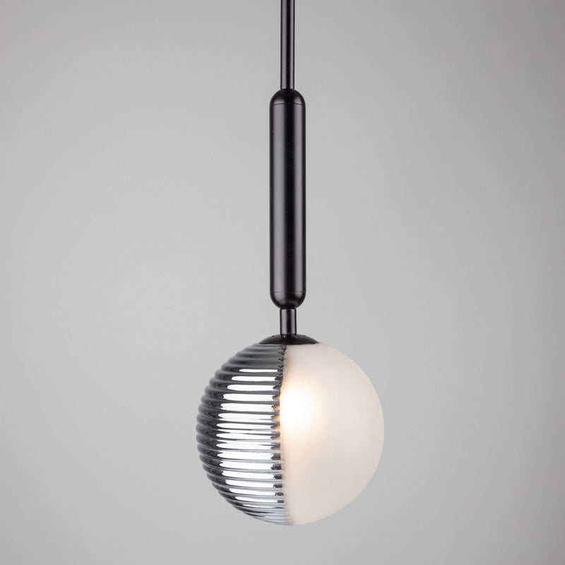 One Light Pendant<br /><span style="color:#4AB0CE;">Entrega: 4-10 dias en USA</span><br /><span style="color:#4AB0CE;font-size:60%;">PREGUNTE POR ENTREGA EN PANAMA</span><br />Collection: Bolla<br />Finish: Black