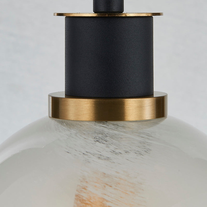 One Light Pendant<br /><span style="color:#4AB0CE;">Entrega: 4-10 dias en USA</span><br /><span style="color:#4AB0CE;font-size:60%;">PREGUNTE POR ENTREGA EN PANAMA</span><br />Collection: Gem<br />Finish: Black and Brushed Brass