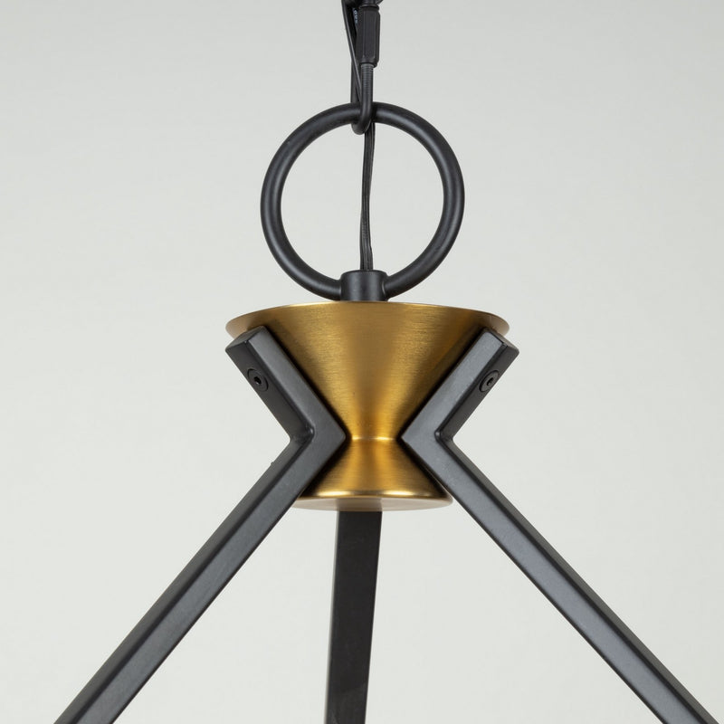 Six Light Chandelier<br /><span style="color:#4AB0CE;">Entrega: 4-10 dias en USA</span><br /><span style="color:#4AB0CE;font-size:60%;">PREGUNTE POR ENTREGA EN PANAMA</span><br />Collection: Notting Hill<br />Finish: Black and Brushed Brass
