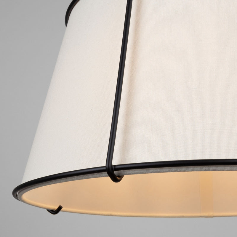 Three Light Semi-Flush Mount<br /><span style="color:#4AB0CE;">Entrega: 4-10 dias en USA</span><br /><span style="color:#4AB0CE;font-size:60%;">PREGUNTE POR ENTREGA EN PANAMA</span><br />Collection: Pullman<br />Finish: Black