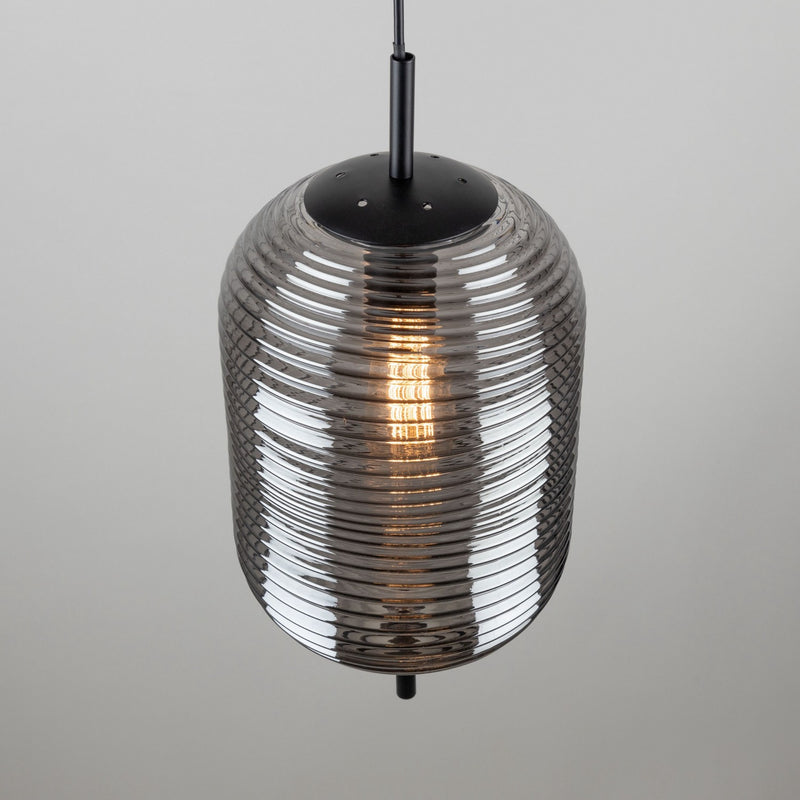 One Light Pendant<br /><span style="color:#4AB0CE;">Entrega: 4-10 dias en USA</span><br /><span style="color:#4AB0CE;font-size:60%;">PREGUNTE POR ENTREGA EN PANAMA</span><br />Collection: Vita<br />Finish: Black