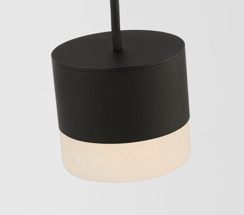 LED Pendant<br /><span style="color:#4AB0CE;">Entrega: 6-7 semanas en USA</span><br /><span style="color:#4AB0CE;font-size:60%;">PREGUNTE POR ENTREGA EN PANAMA</span><br />Collection: Gable<br />Finish: Nightshade Black