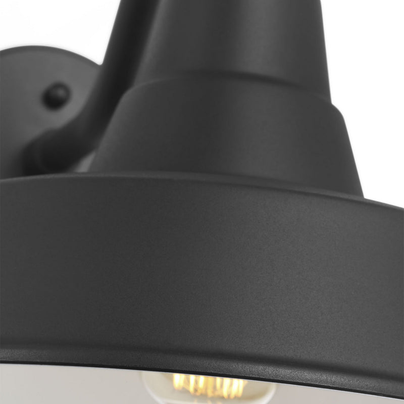 One Light Wall Lantern<br /><span style="color:#4AB0CE;">Entrega: 4-10 dias en USA</span><br /><span style="color:#4AB0CE;font-size:60%;">PREGUNTE POR ENTREGA EN PANAMA</span><br />Collection: Barn Light<br />Finish: Textured Black