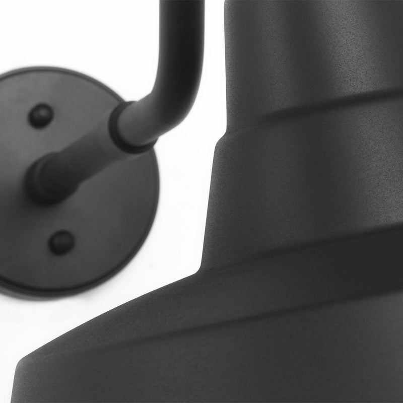 One Light Wall Lantern<br /><span style="color:#4AB0CE;">Entrega: 4-10 dias en USA</span><br /><span style="color:#4AB0CE;font-size:60%;">PREGUNTE POR ENTREGA EN PANAMA</span><br />Collection: Barn Light<br />Finish: Textured Black