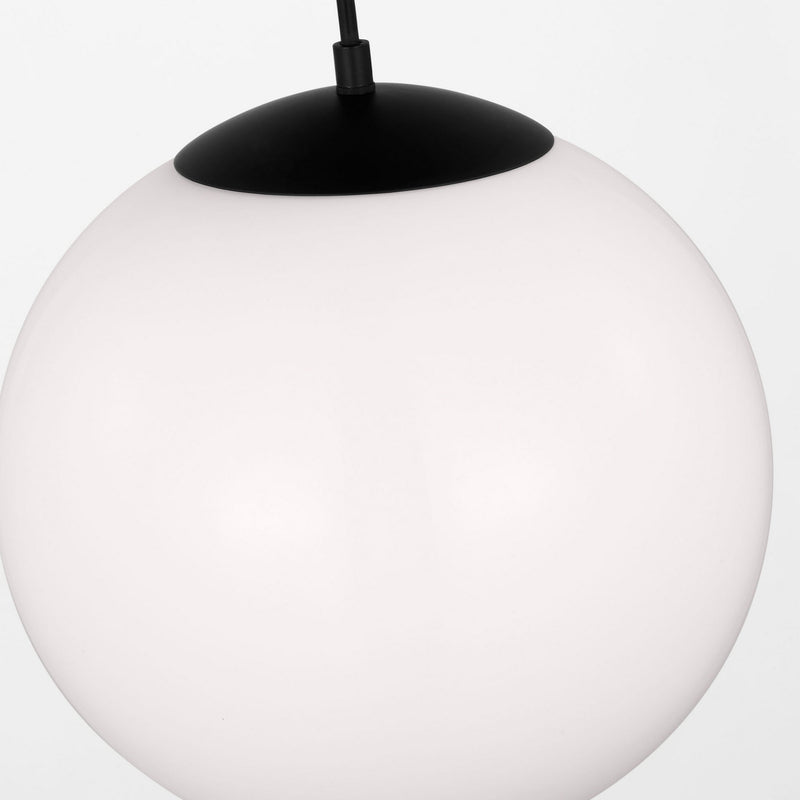 One Light Pendant<br /><span style="color:#4AB0CE;">Entrega: 4-10 dias en USA</span><br /><span style="color:#4AB0CE;font-size:60%;">PREGUNTE POR ENTREGA EN PANAMA</span><br />Collection: Leo - Hanging Globe<br />Finish: Midnight Black