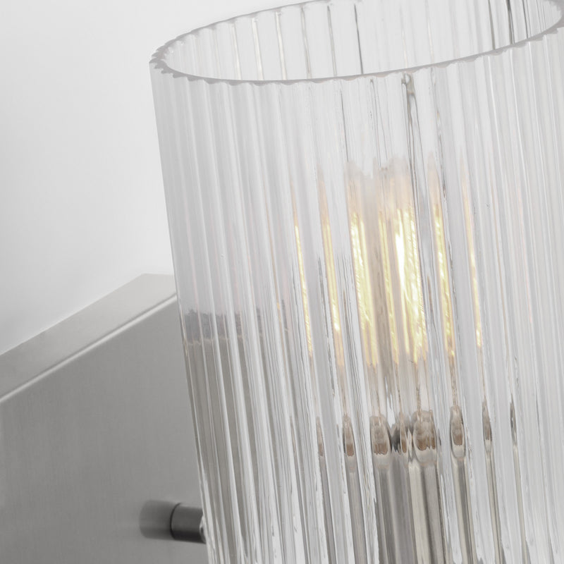 One Light Wall / Bath Sconce<br /><span style="color:#4AB0CE;">Entrega: 4-10 dias en USA</span><br /><span style="color:#4AB0CE;font-size:60%;">PREGUNTE POR ENTREGA EN PANAMA</span><br />Collection: Lando<br />Finish: Brushed Steel