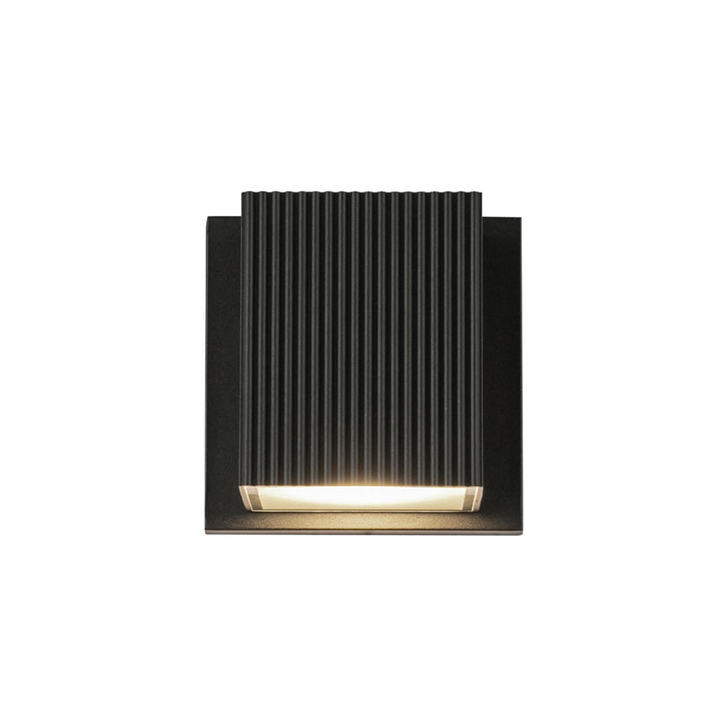 LED Exterior Wall Sconce<br /><span style="color:#4AB0CE;">Entrega: 4-10 dias en USA</span><br /><span style="color:#4AB0CE;font-size:60%;">PREGUNTE POR ENTREGA EN PANAMA</span><br />Collection: Mavis<br />Finish: Black