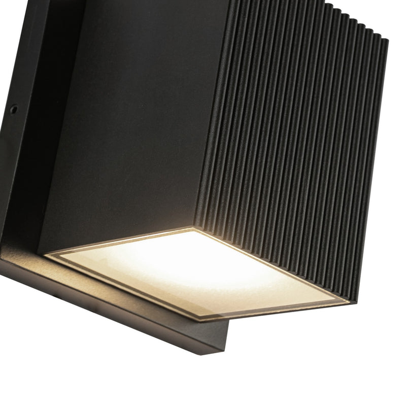 LED Exterior Wall Sconce<br /><span style="color:#4AB0CE;">Entrega: 4-10 dias en USA</span><br /><span style="color:#4AB0CE;font-size:60%;">PREGUNTE POR ENTREGA EN PANAMA</span><br />Collection: Mavis<br />Finish: Black