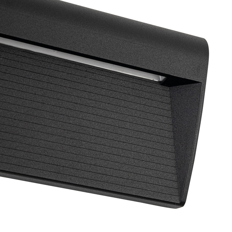 LED Outdoor Wall Mount<br /><span style="color:#4AB0CE;">Entrega: 4-10 dias en USA</span><br /><span style="color:#4AB0CE;font-size:60%;">PREGUNTE POR ENTREGA EN PANAMA</span><br />Collection: Casa<br />Finish: Black