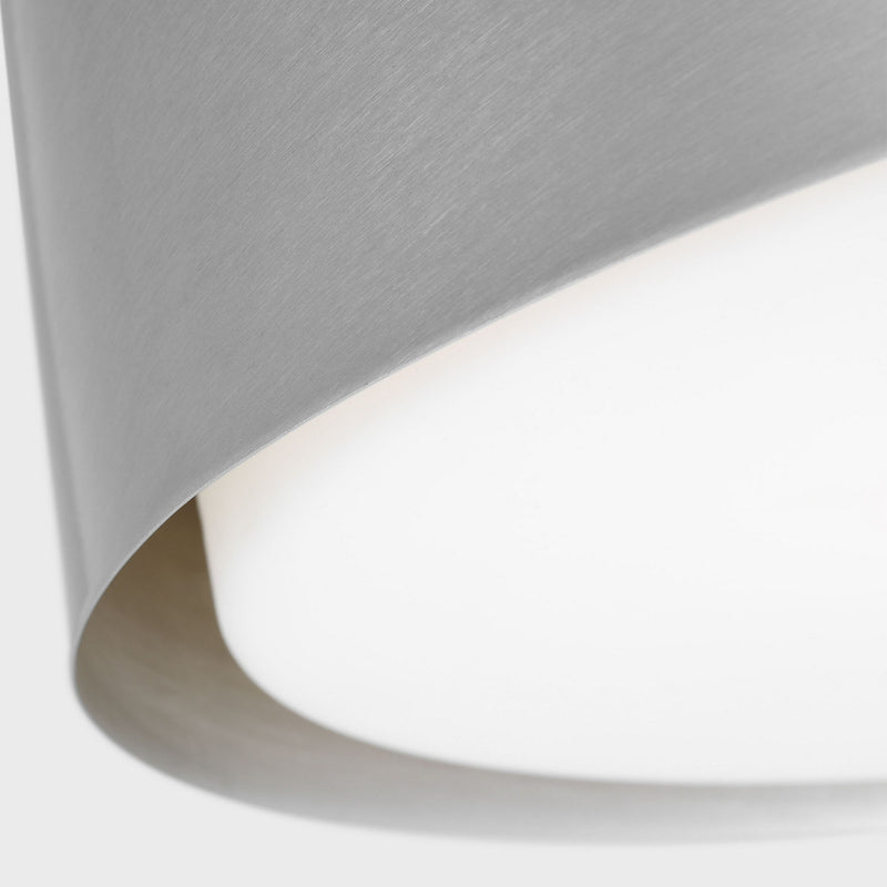 Three Light Flush Mount<br /><span style="color:#4AB0CE;">Entrega: 4-10 dias en USA</span><br /><span style="color:#4AB0CE;font-size:60%;">PREGUNTE POR ENTREGA EN PANAMA</span><br />Collection: Dartmore<br />Finish: Brushed Nickel