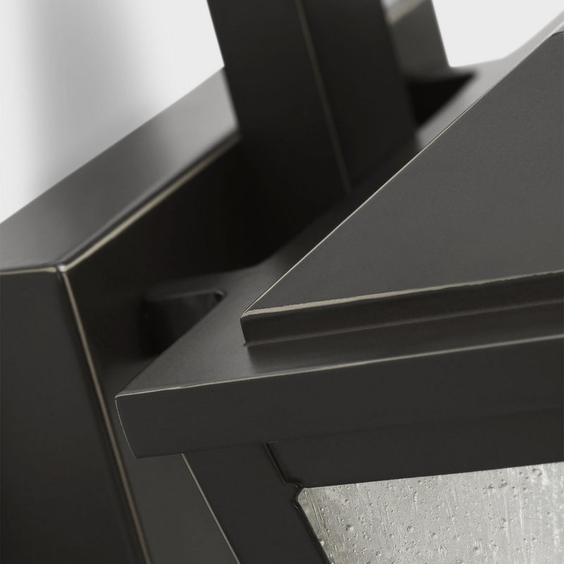 One Light Wall Lantern<br /><span style="color:#4AB0CE;">Entrega: 4-10 dias en USA</span><br /><span style="color:#4AB0CE;font-size:60%;">PREGUNTE POR ENTREGA EN PANAMA</span><br />Collection: Kennewick<br />Finish: Antique Bronze