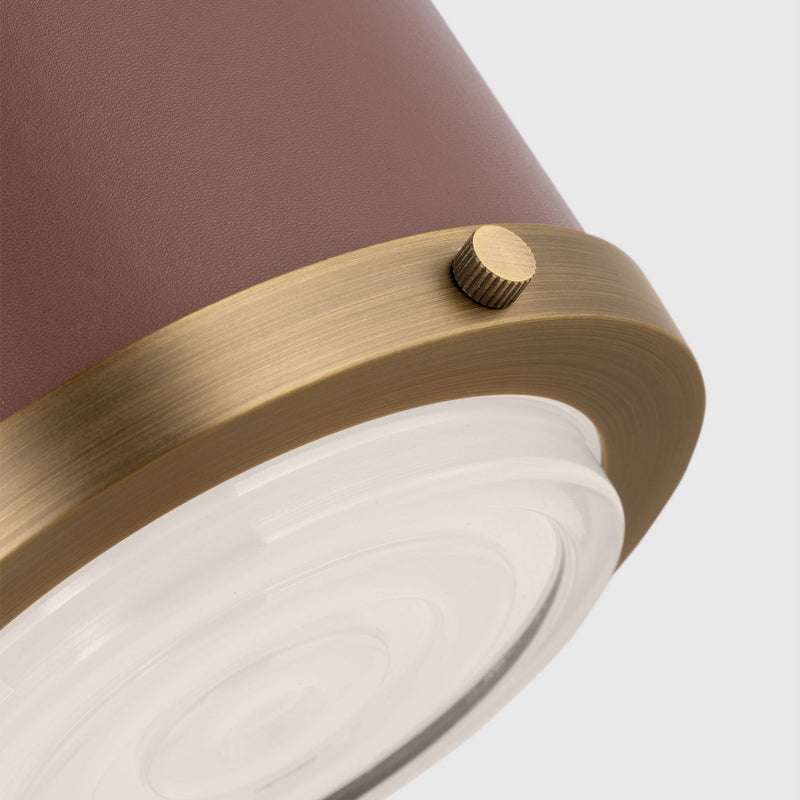 One Light Flush Mount<br /><span style="color:#4AB0CE;">Entrega: 4-10 dias en USA</span><br /><span style="color:#4AB0CE;font-size:60%;">PREGUNTE POR ENTREGA EN PANAMA</span><br />Collection: Marlowe<br />Finish: Time Worn Brass