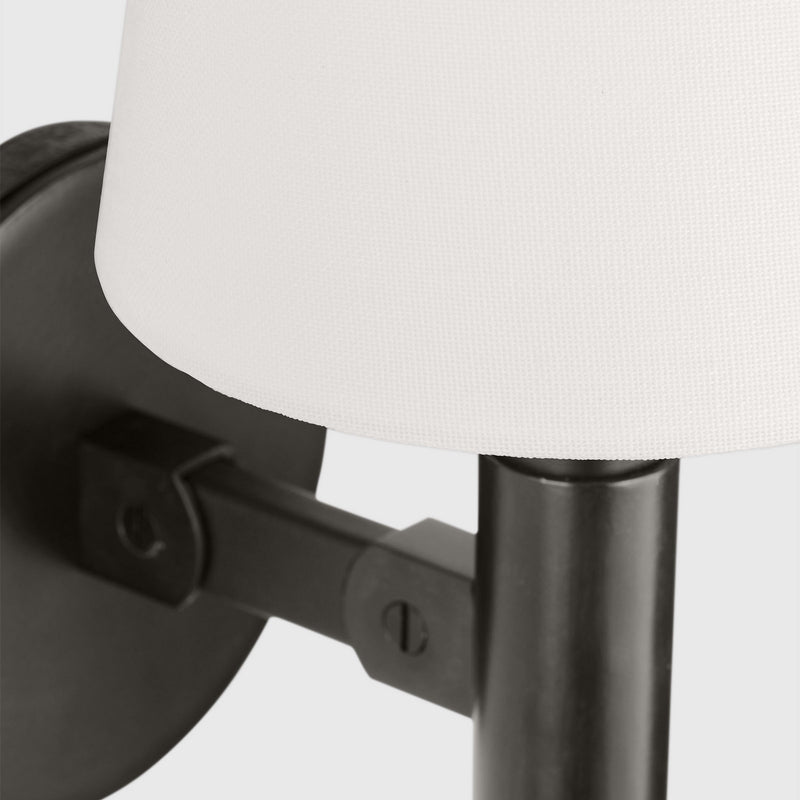 One Light Wall Sconce<br /><span style="color:#4AB0CE;">Entrega: 4-10 dias en USA</span><br /><span style="color:#4AB0CE;font-size:60%;">PREGUNTE POR ENTREGA EN PANAMA</span><br />Collection: Grayson<br />Finish: Aged Iron