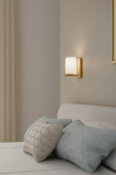 One Light Bath Sconce<br /><span style="color:#4AB0CE;">Entrega: 4-10 dias en USA</span><br /><span style="color:#4AB0CE;font-size:60%;">PREGUNTE POR ENTREGA EN PANAMA</span><br />Collection: Mirelle<br />Finish: Legacy Brass
