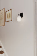 One Light Bath Sconce<br /><span style="color:#4AB0CE;">Entrega: 4-10 dias en USA</span><br /><span style="color:#4AB0CE;font-size:60%;">PREGUNTE POR ENTREGA EN PANAMA</span><br />Collection: Siena<br />Finish: Dark Matte Black