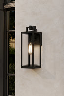 One Light Outdoor Wall Sconce<br /><span style="color:#4AB0CE;">Entrega: 4-10 dias en USA</span><br /><span style="color:#4AB0CE;font-size:60%;">PREGUNTE POR ENTREGA EN PANAMA</span><br />Collection: Edgewood<br />Finish: Dark Matte Black