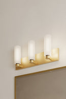One Light Wall Sconce<br /><span style="color:#4AB0CE;">Entrega: 4-10 dias en USA</span><br /><span style="color:#4AB0CE;font-size:60%;">PREGUNTE POR ENTREGA EN PANAMA</span><br />Collection: Wexmere<br />Finish: Legacy Brass