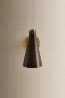 One Light Wall Sconce<br /><span style="color:#4AB0CE;">Entrega: 4-10 dias en USA</span><br /><span style="color:#4AB0CE;font-size:60%;">PREGUNTE POR ENTREGA EN PANAMA</span><br />Collection: Andersen<br />Finish: Patina Brass