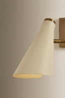One Light Wall Sconce<br /><span style="color:#4AB0CE;">Entrega: 4-10 dias en USA</span><br /><span style="color:#4AB0CE;font-size:60%;">PREGUNTE POR ENTREGA EN PANAMA</span><br />Collection: Andersen<br />Finish: Patina Brass
