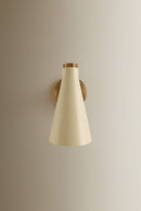 One Light Wall Sconce<br /><span style="color:#4AB0CE;">Entrega: 4-10 dias en USA</span><br /><span style="color:#4AB0CE;font-size:60%;">PREGUNTE POR ENTREGA EN PANAMA</span><br />Collection: Andersen<br />Finish: Patina Brass