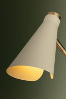 One Light Wall Sconce<br /><span style="color:#4AB0CE;">Entrega: 4-10 dias en USA</span><br /><span style="color:#4AB0CE;font-size:60%;">PREGUNTE POR ENTREGA EN PANAMA</span><br />Collection: Andersen<br />Finish: Patina Brass