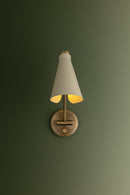 One Light Wall Sconce<br /><span style="color:#4AB0CE;">Entrega: 4-10 dias en USA</span><br /><span style="color:#4AB0CE;font-size:60%;">PREGUNTE POR ENTREGA EN PANAMA</span><br />Collection: Andersen<br />Finish: Patina Brass
