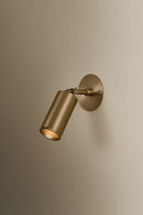 One Light Wall Sconce<br /><span style="color:#4AB0CE;">Entrega: 4-10 dias en USA</span><br /><span style="color:#4AB0CE;font-size:60%;">PREGUNTE POR ENTREGA EN PANAMA</span><br />Collection: Caleb<br />Finish: Patina Brass