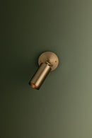 One Light Wall Sconce<br /><span style="color:#4AB0CE;">Entrega: 4-10 dias en USA</span><br /><span style="color:#4AB0CE;font-size:60%;">PREGUNTE POR ENTREGA EN PANAMA</span><br />Collection: Caleb<br />Finish: Patina Brass