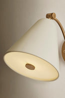 One Light Wall Sconce<br /><span style="color:#4AB0CE;">Entrega: 4-10 dias en USA</span><br /><span style="color:#4AB0CE;font-size:60%;">PREGUNTE POR ENTREGA EN PANAMA</span><br />Collection: Clive<br />Finish: Patina Brass