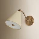 One Light Wall Sconce<br /><span style="color:#4AB0CE;">Entrega: 4-10 dias en USA</span><br /><span style="color:#4AB0CE;font-size:60%;">PREGUNTE POR ENTREGA EN PANAMA</span><br />Collection: Clive<br />Finish: Patina Brass