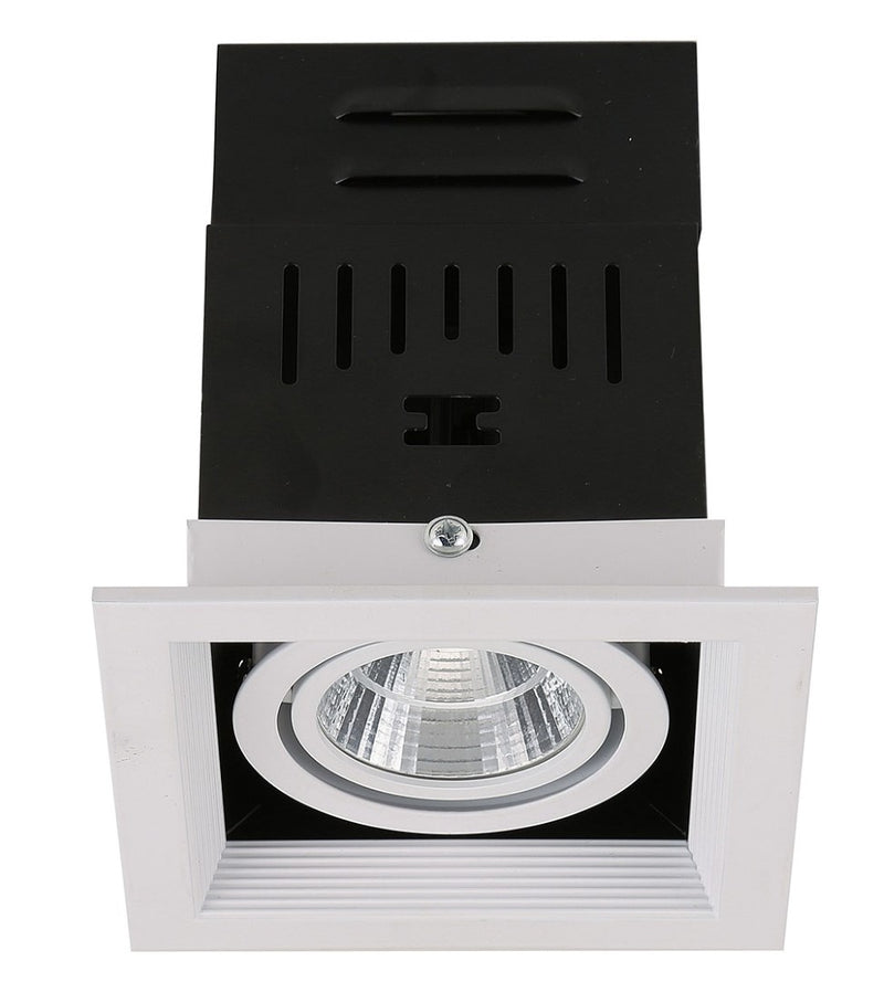 SPOT DE TECHO  EMPOTRABLE LED 1X7W CON TONALIDAD DE LUZ AMARILLA (3000K), EMITE 560LM, DIMENSIONES L-118MM-118MM. MARCA LIGHT SOURSE.