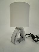 LÁMPARA DE MESA 1XE27-60W (NO INCLUIDO) 110-240V/50-60HZ, ACABADO: PANTALLA BLANCA.