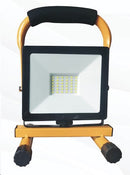 LÁMPARA LED PORTATIL TIPO REFLECTOR 30W, 3000LM, 6500K, 100-204V, 50-60HZ, IP65,  PF-0.90 CRI-80 ACABADO EN NEGRO + AMARILLO.