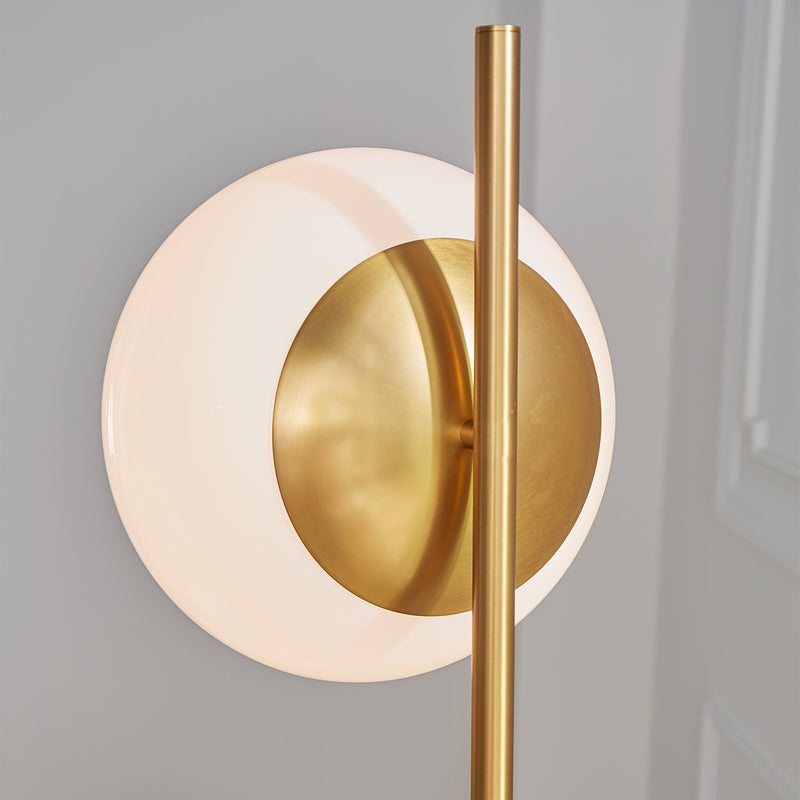 One Light Floor Lamp<br /><span style="color:#4AB0CE;">Entrega: 4-10 dias en USA</span><br /><span style="color:#4AB0CE;font-size:60%;">PREGUNTE POR ENTREGA EN PANAMA</span><br />Collection: Lune<br />Finish: Burnished Brass