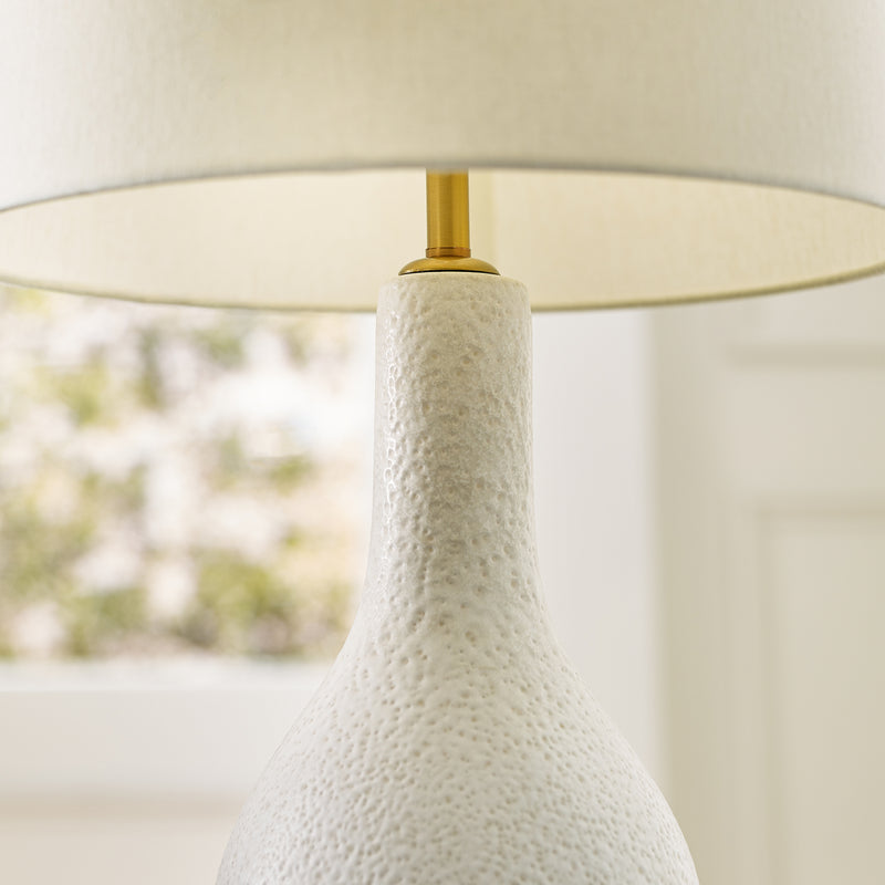 One Light Floor Lamp<br /><span style="color:#4AB0CE;">Entrega: 4-10 dias en USA</span><br /><span style="color:#4AB0CE;font-size:60%;">PREGUNTE POR ENTREGA EN PANAMA</span><br />Collection: Antonina<br />Finish: Marion White