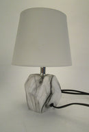 LÁMPARA DE MESA MODERNA 1XE27-60W (NO INCLUIDO) 110-240V, ACABADO BLANCO MARBLE.