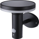 LÁMPARA DE PARED SOLAR CON SENSOR DE MOVIMIENTO PARA EXTERIOR, MARCA LIGHTSOURCE,  6W 600LUMENS HIGH OUTPUT 3.7V, 3000 KELVIN,  D-170X160X170MM IP44 ACABADO EN NEGRO. CUERPO EN DIE CAST ALUMINIUM