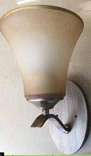 LÁMPARA DE PARED 1XE27-60W ( NO INCLUIDO) 110-240V, 50-60HZ, ACABADO CHAMPAN + VIDRIO COFFE W/GOLD.